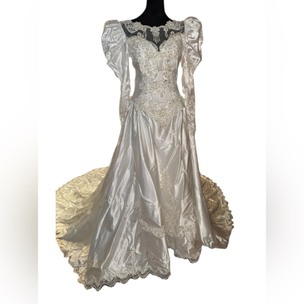 Vtg 1980s Beaded Pearl Lace Wedding Gown long Train satin lightweight Size 8 - Picture 5 of 16